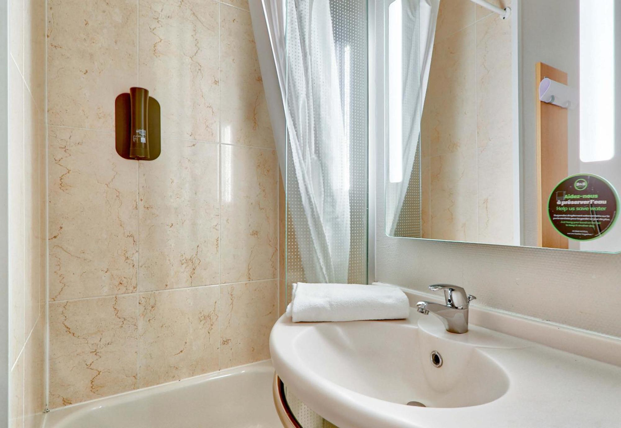B&B Hotel Clermont-Ferrand Le Brezet Aeroport Экстерьер фото