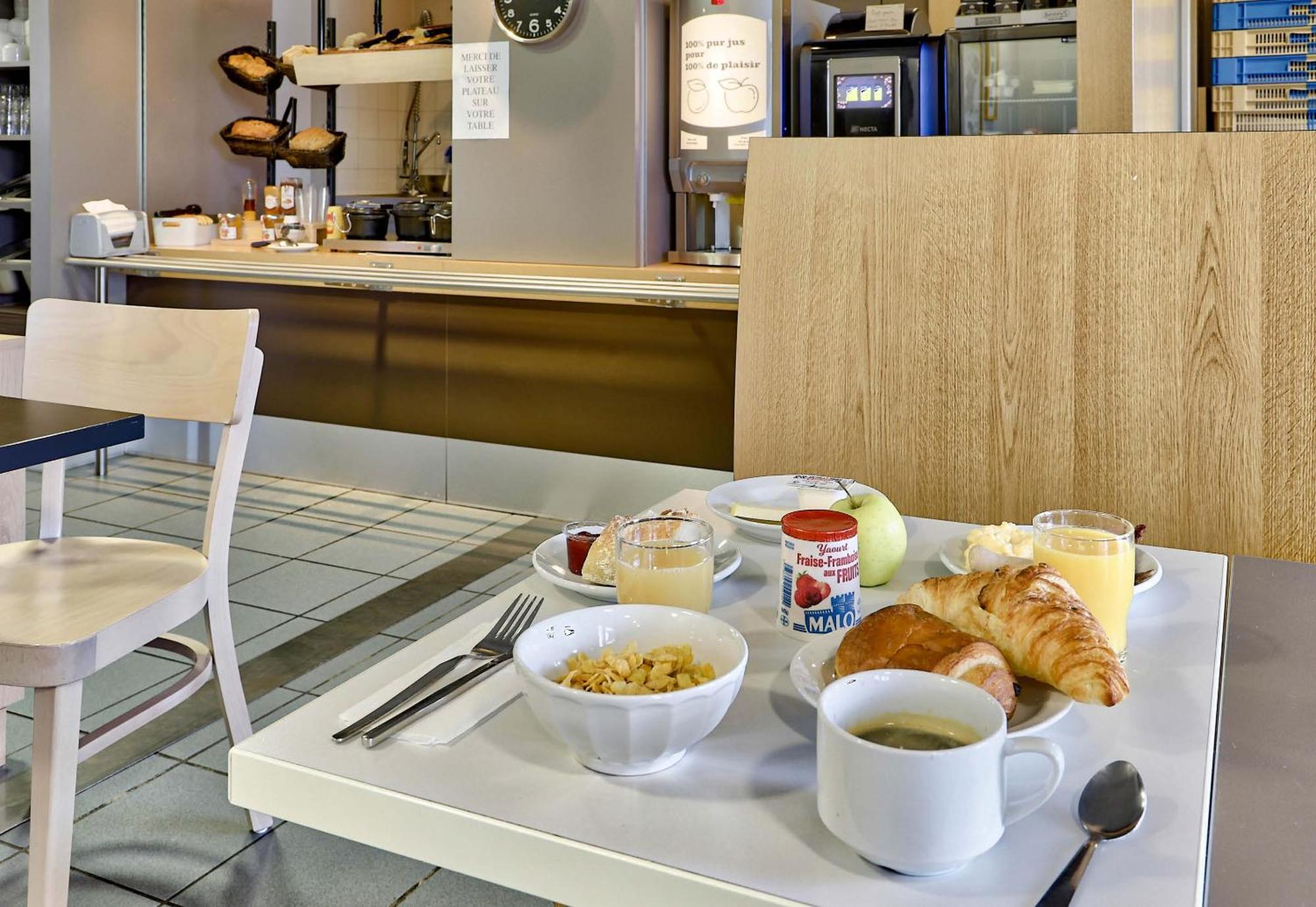 B&B Hotel Clermont-Ferrand Le Brezet Aeroport Экстерьер фото