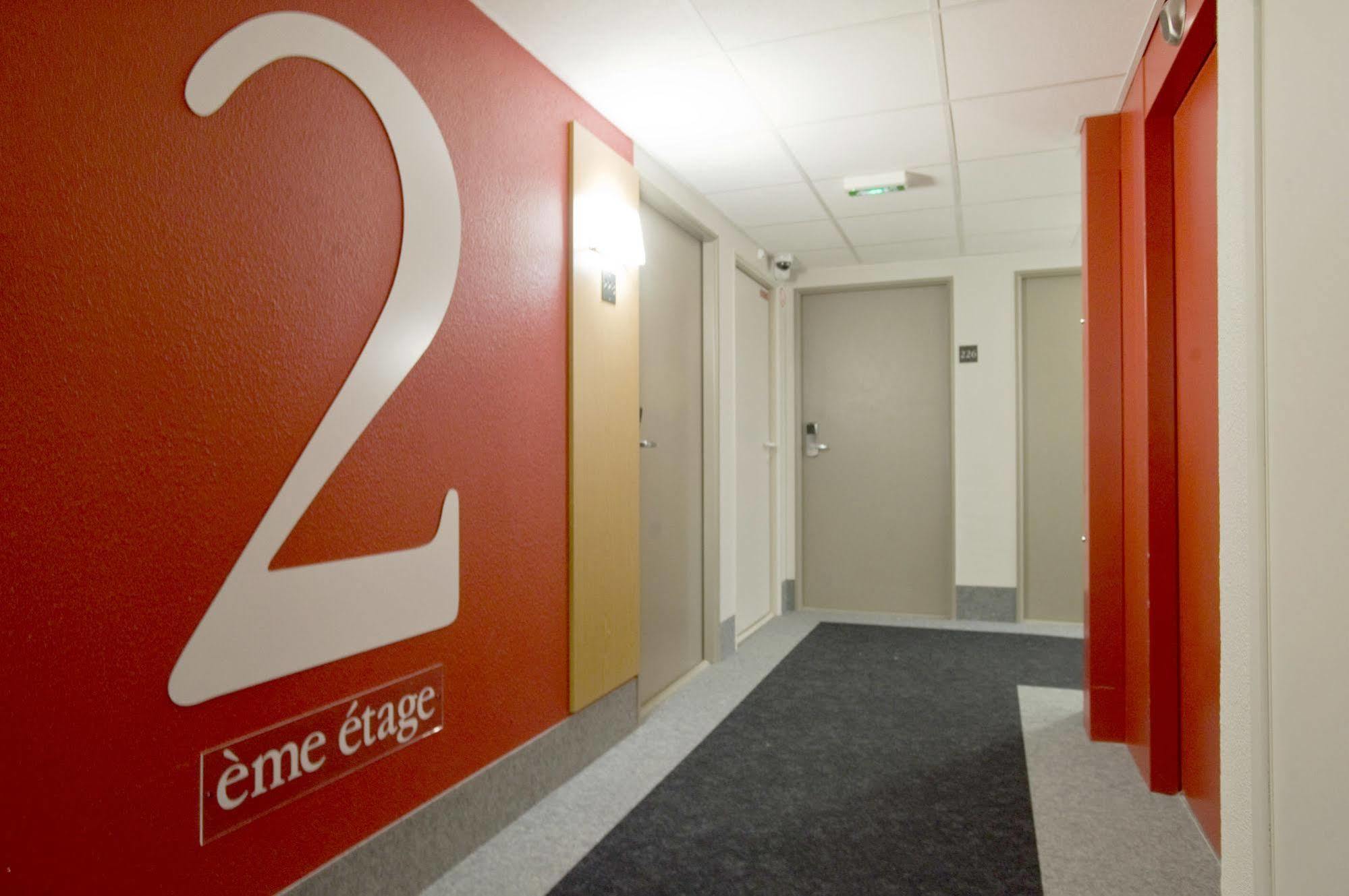 B&B Hotel Clermont-Ferrand Le Brezet Aeroport Экстерьер фото